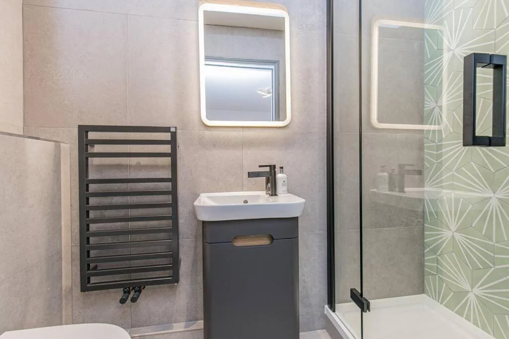 Second modern shower room