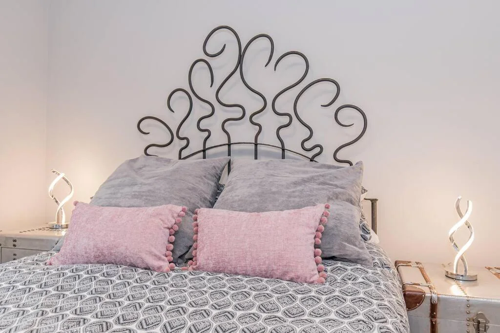 Main bedroom detail